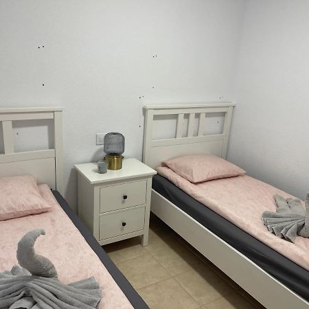 Three Bedroom Apartment With Pool In Торрев'єха Екстер'єр фото