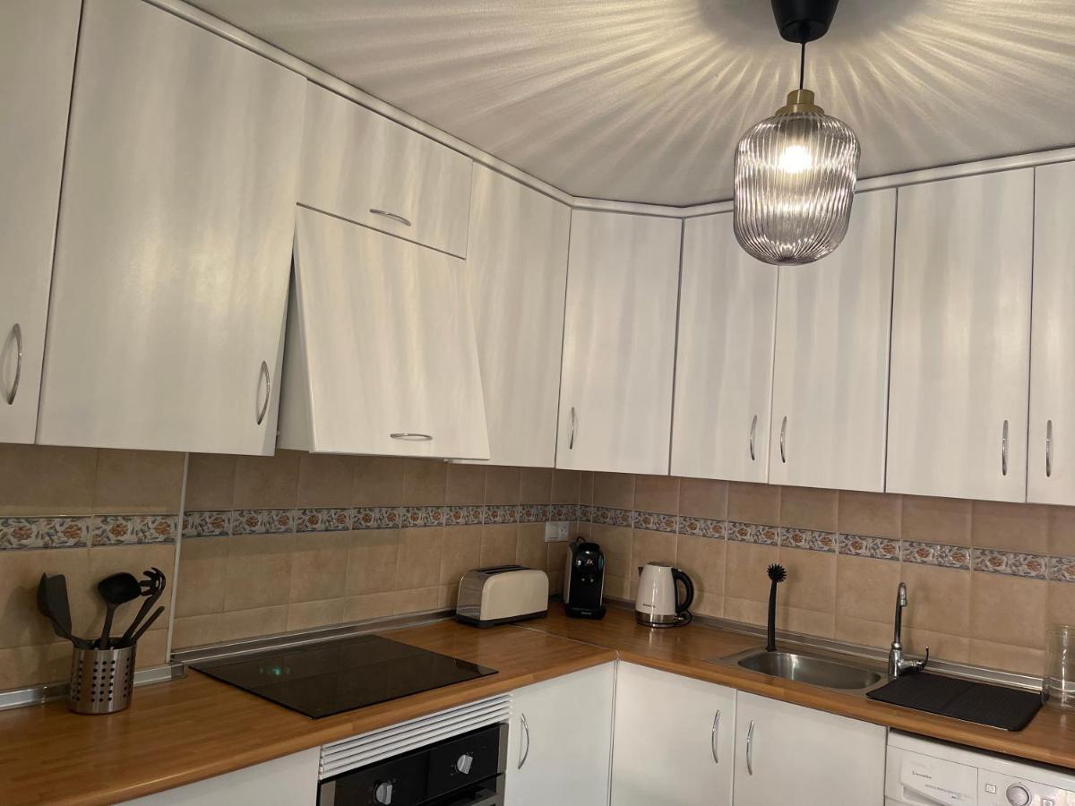 Three Bedroom Apartment With Pool In Торрев'єха Екстер'єр фото