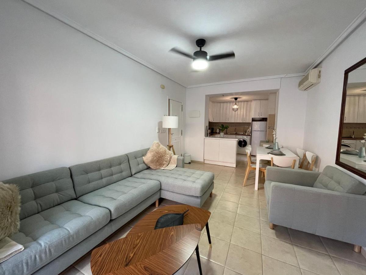 Three Bedroom Apartment With Pool In Торрев'єха Екстер'єр фото