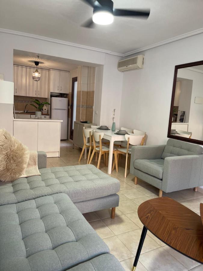 Three Bedroom Apartment With Pool In Торрев'єха Екстер'єр фото